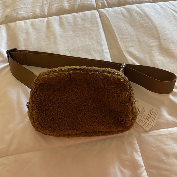 lululemon athletica Handbags - NWT Lululemon Everywhere Belt Bag Fleece - Burnt Caramel